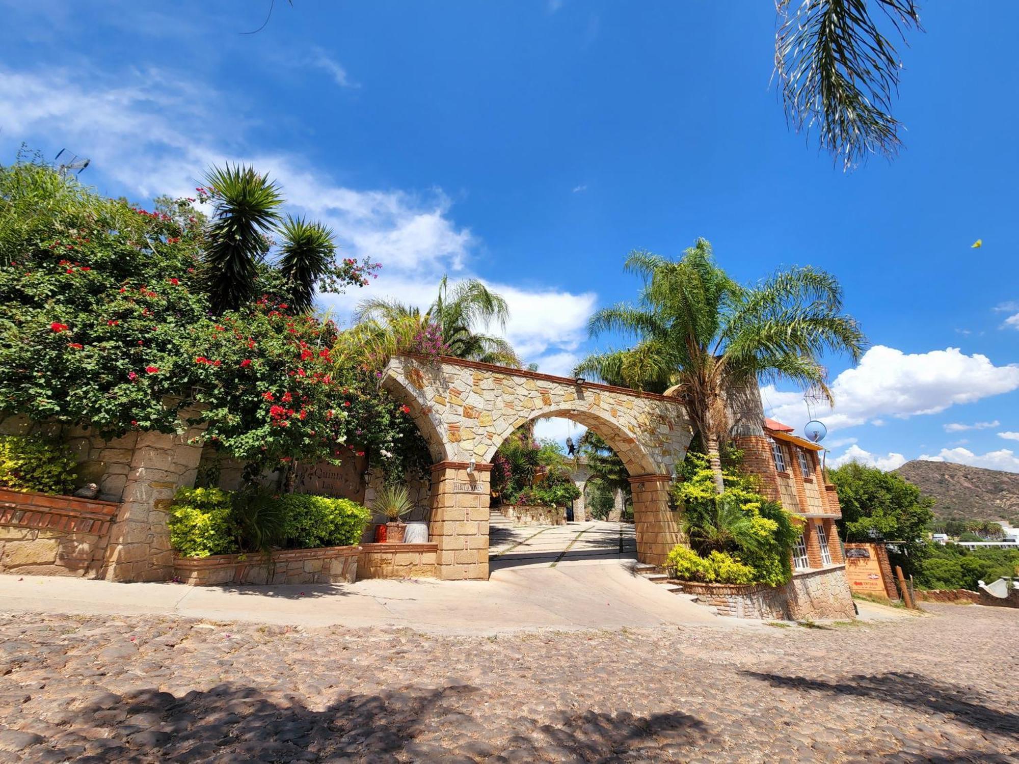 Hotel Quinta Las Bugambilias Tecozautla Esterno foto